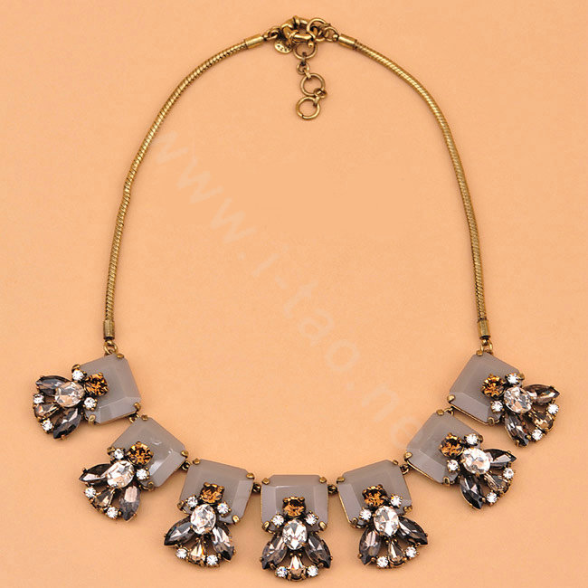 Luxury Fashion Women Exaggeration Choker Crystal Flower Retro Bib Necklace Jewelry - Grey