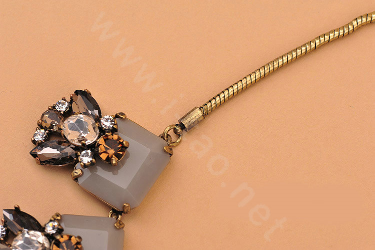 Luxury Fashion Women Exaggeration Choker Crystal Flower Retro Bib Necklace Jewelry - Grey