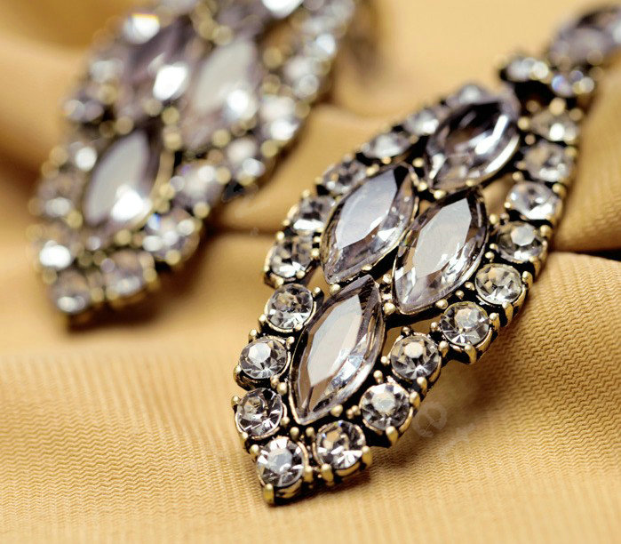 Retro Unique White Crystal Leaves Stud Earrings Gold Plated Women Fashion Jewelry