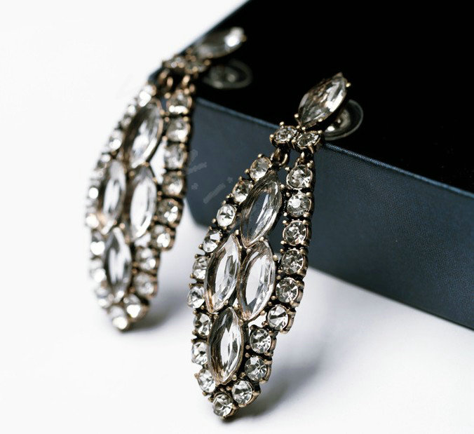 Retro Unique White Crystal Leaves Stud Earrings Gold Plated Women Fashion Jewelry