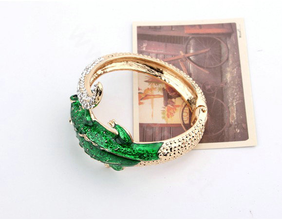 Women Retro Exaggeration Crystal Crocodile Alloy GP Bracelet Jewelry - Green