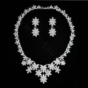 Luxury Elegant Banquet Wedding Jewelry Sets Diamond Flower Earrings & Bridal Zircon Statement Necklace
