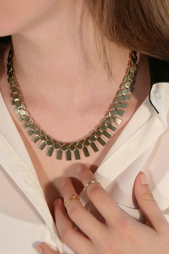 Fashion Simple Personality Women Gold-plated Texture Metal Sequins Short Necklace Clavicle Chain