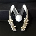 M Shape Flower Car Mobile Phone Holder Crystal Rhinestone Air Vent Mount Clip Stand GPS - White