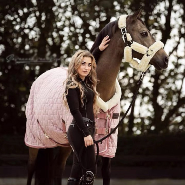 Adjustable Velvet Rug Horse Care Blanket Detachable Neck Cover Winter Keep Warm Equestrian Gear With Comfort Thickened - Pink